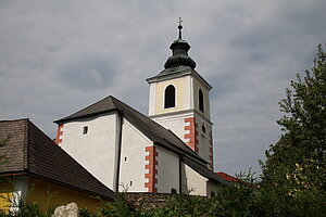 Hochneukirchen, Pfarrkirche hl. Bartholomäus, gotische Wehrkirche mit Westturm